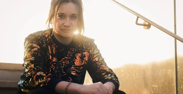 photo  kunthea se produira dans le salon d’une demeure, au mans, à l’occasion du festival chant’appart 2026.  &copy;  éliott larrat 