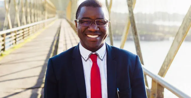 photo  ousmane cissakho, tête de la liste agir pour bouchemaine.  &copy;  emilie bernard photographie 