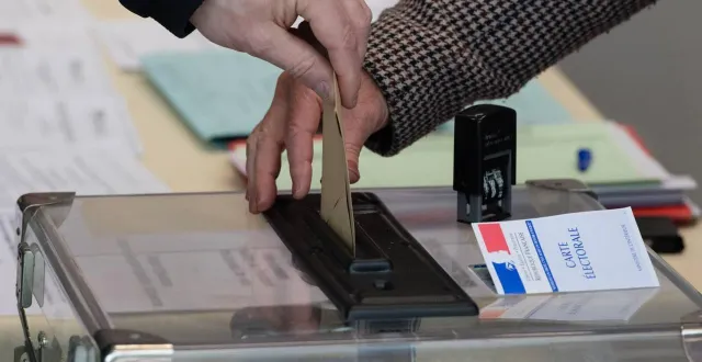 photo  yves bahu, le plus ancien maire de france, a été réélu à la tête du village de priez (aisne), dimanche 15 mars 2026, pour un douzième mandat. photo d’illustration.  &copy;  philippe renault / archives ouest-france 