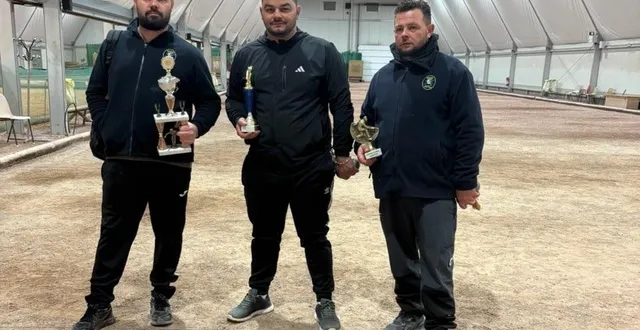 photo  l’équipe de l’olympique, victorieuse du concours a (de gauche à droite) : jean-michel fauveau (fils), johnny demé et teddy duval.  &copy;  olympique argentan 