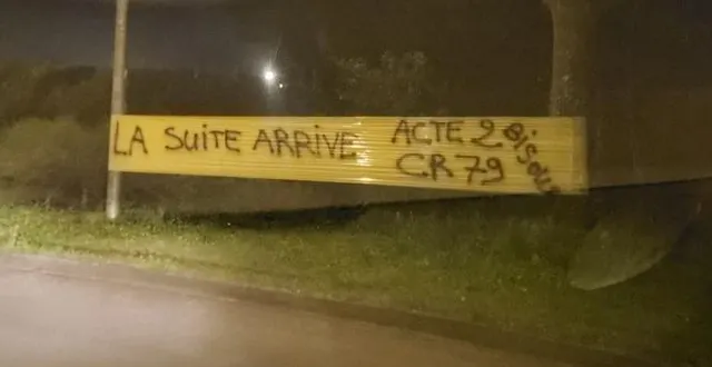 photo  la coordination rurale des deux-sèvres a posé des banderoles au ton menaçant, lundi soir 16 mars, dans la commune de melle.  &copy;  document transmis 