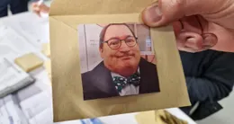 Info insolite  sur le drôle de bulletin, pas de nom, mais une figure de la vie politique locale : françois ars. 