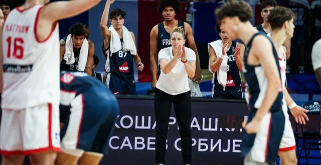 photo  élise prodhomme, ici avec l’équipe de france u18, qu’elle a conduit jusqu’en finale de l’euro l’été dernier.  &copy;  fiba 