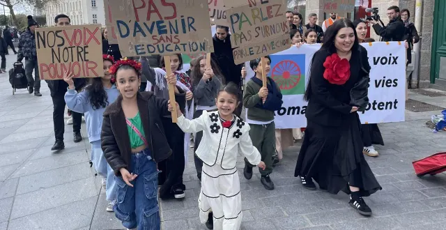 photo  les membres de la communauté rom de nantes se mobilisent pour faire entendre leurs voix par les urnes.  &copy;  ouest-france 