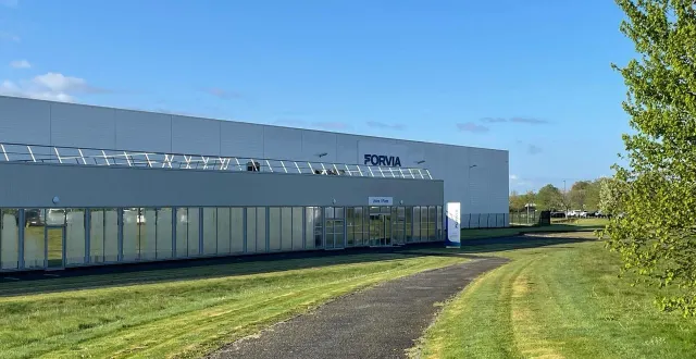 photo  vingt-sept emplois seront supprimés à l’usine forvia de caligny.  &copy;  ouest-france 