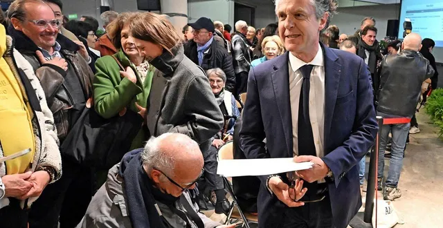 photo  christophe béchu, lors des résultats du premier tour des municipales à angers (maine-et-loire), ce dimanche 15 mars 2026.  &copy;  jérôme fouquet/ouest-france. 
