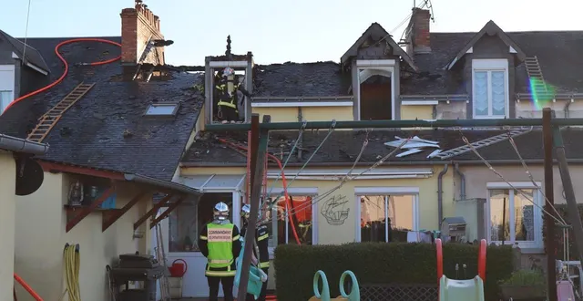 photo  sainte-jamme-sur-sarthe, mardi 17 mars 2026. au total, 35 soldats du feu ont été engagés sur le sinistre et l'opération de déblaiement commençait en fin de journée.  &copy;  le maine libre 