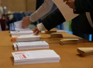 photo  plus de 4 000 voix séparent les deux principaux adversaires des élections municipales de laval, au soir du premier tour, le 15 mars 2026. 