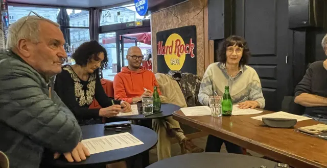 photo  pierre paterne, à gauche, réélu maire à bouessay, et trois membres de aime dont martine hurel, à droite.  &copy;  le maine libre 