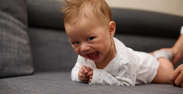 photo  une récente étude révèle que, dès leurs premiers mois, certains bébés adoptent déjà des comportements trompeurs.  &copy;  photo : taras grebinets/getty images via istock 