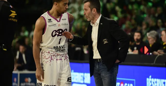 photo  jean-baptiste lecrosnier a pu s’appuyer sur le talent de siyani chambers en fin de match.  &copy;  gerard piwtorak 