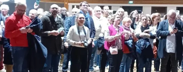 photo  l’assistance était nombreuse et inhabituelle pour l’annonce des résultats des élections municipales.  &copy;  ouest-france 