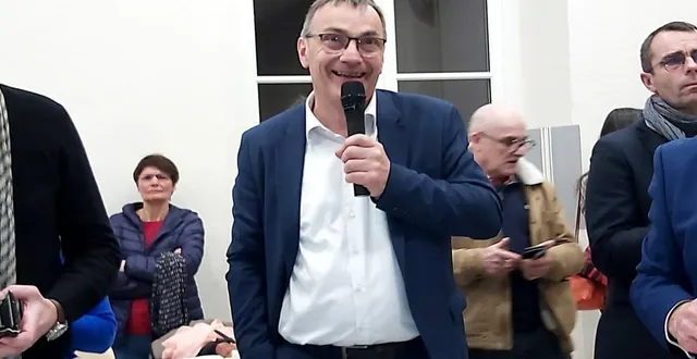 photo  hervé roncière lors de l’annonce des résultats des élections de la commune de montval-sur-loir, dimanche 15 mars.  &copy;  le maine libre 