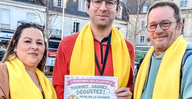 photo  les acteurs des festivités du printemps des rillettes, place carnot, samedi, en matinée. laurent plessix, trésorier de mamer’thon, au centre.  &copy;  ouest-france 