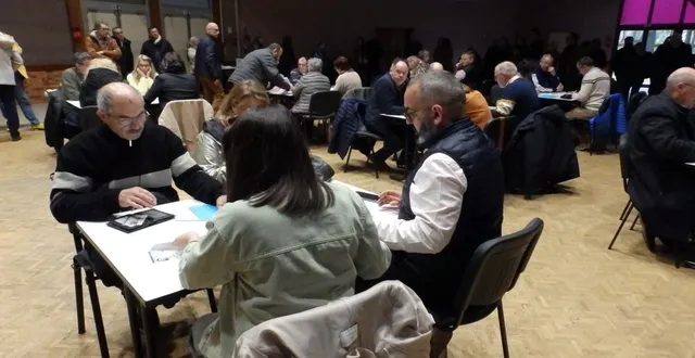 photo  ambiance pesante lors du dépouillement des votes.  &copy;  co 