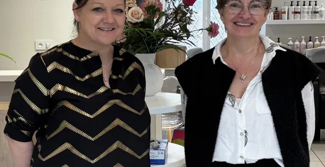 photo  catherine (cathy) hobe passe le relais à aïline kaddour (à droite),nouvelle gérante du salon style et beauté.  &copy;  co 