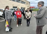 photo  président de la misson locale sarthe et loir, michel langlois a échangé quelques minutes avec les jeunes pour leur expliquer la situation financière de l’association. 