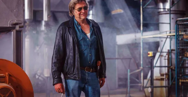 photo  françois damiens dans police flash 80  &copy;  pathé 