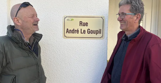 photo  andré-jacques le goupil (à gauche) avec le maire de martinvast jacky marie qui a débaptisé récemment la rue de l’église au profit d’andré le goupil…  &copy;  ouest-france 