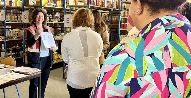 photo  emilie davy, à gauche, a mené un atelier de découverte des métiers de la logistique à des femmes éloignées de l’emploi, en structure d’insertion ou en intérim.  &copy;  ouest-france 