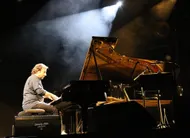 photo  andré manoukian proposera une heure musicale pendant le festival de l’epau tous les jours à 18 heures. 