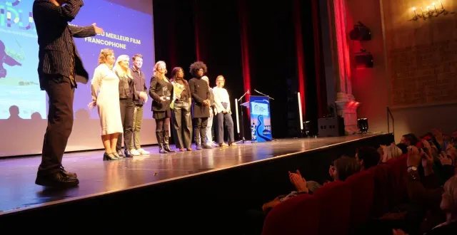 photo  en 2025, le jury de la huitième édition du festival films courts à dinan (côtes-d’armor) présidé par l’actrice julie ferrier a remis le prix jean-rochefort d’interprétation à l’actrice léone françois-janssens pour sa participation dans « côté cour ».  &copy;  archives ouest-france 