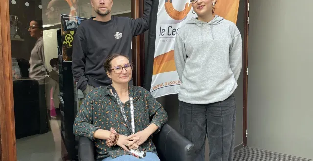 photo  assise : agnès bertrand, coordinatrice culturelle, jean-baptiste delgrange, animateur et samara omer en service civique au cercle.  &copy;  ouest-france 