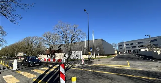 photo  le collège jean-racine, à alençon (orne).  &copy;  ouest-france 