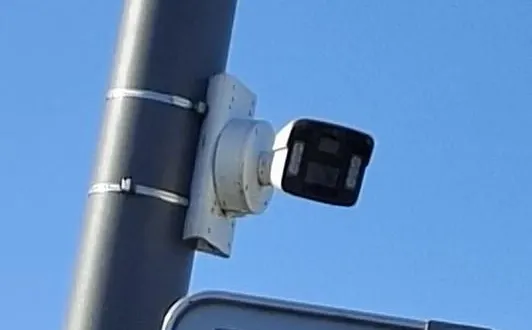 photo  une caméra installée à l’entrée du pont de montjean.  &copy;  co 