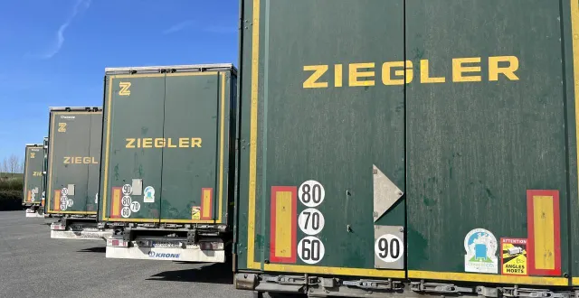 photo  cherré-au, mardi 17 mars 2026. sur le parking devant l’entreprise, les camions de ziegler sont totalement à l’arrêt depuis plusieurs semaines.  &copy;  le maine libre 