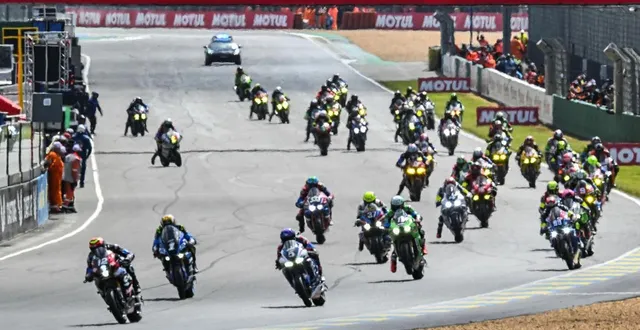 photo  la grille de départ des 24 heures motos 2026 sera complète avec 60 machines engagées.  &copy;  archives le maine libre - denis lambert 