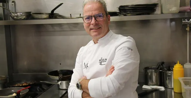 photo  pour camille constantin, le chef à la tête du moulin des quatre saisons, restaurant gastronomique de la flèche (sarthe) depuis trente ans cette année, la perte de l’étoile au guide michelin, « c’est beaucoup de pression en moins » et, heureusement, « pas de perte de chiffre d’affaires ».  &copy;  ouest-france 