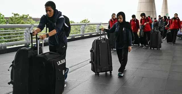photo  l’équipe féminine d’iran a franchi la frontière turco-iranienne, ce mercredi 18 mars.  &copy;  mohd rasfan / afp 