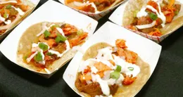 Info insolite  un touriste allemand a attaqué en justice un restaurant de tacos de new york à cause d’une sauce trop piquante qui lui a provoqué des aphtes et de grosses brûlures. photo d’illustration. 