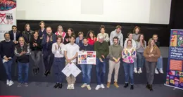 actu cin&eacute;ma  les membres des trois jurys et les primés (au centre) du festival du film court organisé par cinéma 35. 