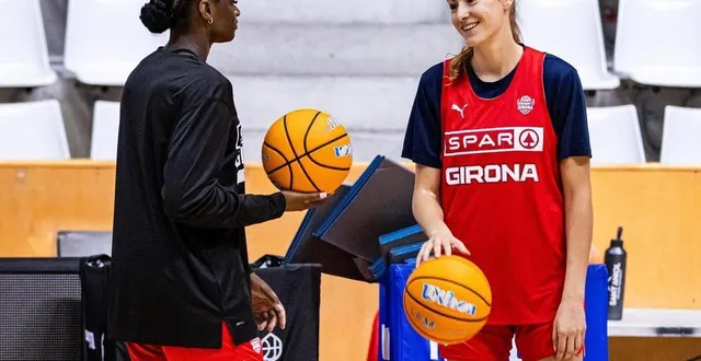 photo  axelle merceron, ici avec lola pendande, se fond dans le collectif de gérone.  &copy;  spar girona 