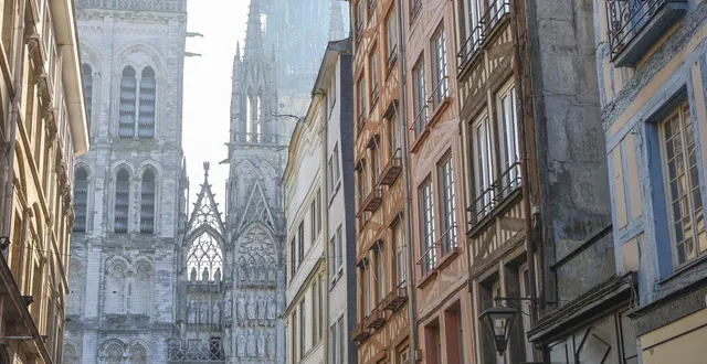 photo  toutes les ruelles semblent mener vers la cathédrale de rouen.  &copy;  emmanuelle eyles 