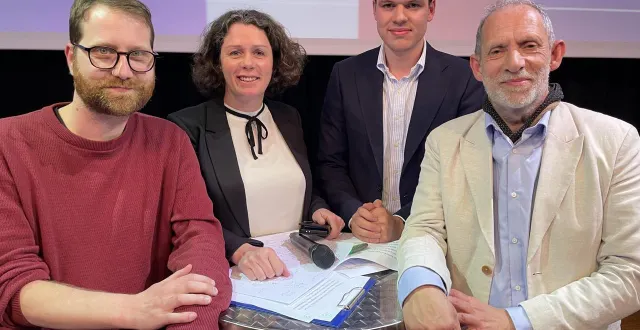 photo  les quatre candidats toujours en lice pour la mairie d’alençon se sont à nouveau prêtés à l’exercice du débat public, mardi 17 mars 2026 à la halle aux toiles.  &copy;  ouest-france 