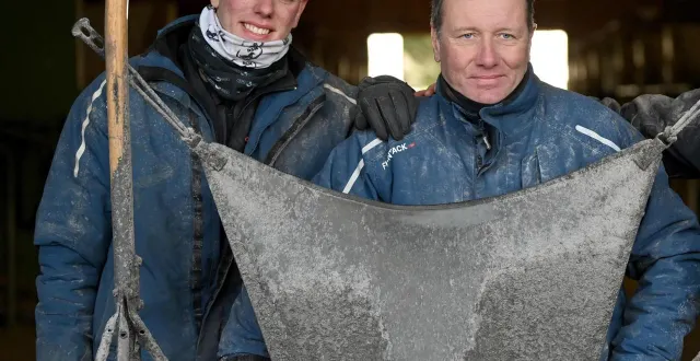 photo  thierry duvaldestin (à droite) est installé dans l'orne, à la ferté-en-ouche. ce mercredi, son cheval katchi quick était mené par l'un de ses deux fils, théo (à gauche).  &copy;  archives ouest-france 