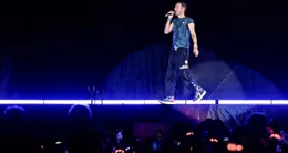 Info insolite  kristin cabot, ancienne drh d’astronomer, avait été surprise dans les bras de l’ex-patron de la société pour laquelle elle travaillait, lors d’un concert de coldplay aux états-unis. elle révèle avoir coupé les ponts avec lui. photo d’illustration. 