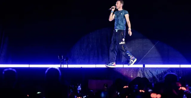 photo  kristin cabot, ancienne drh d’astronomer, avait été surprise dans les bras de l’ex-patron de la société pour laquelle elle travaillait, lors d’un concert de coldplay aux états-unis. elle révèle avoir coupé les ponts avec lui. photo d’illustration.  &copy;  sujit jaiswal / afp 