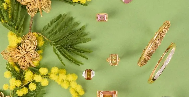 photo  bijoux anciens et modernes, montres, monnaies en or, pierres sur papier et objets de mode, comme des montres, des sacs à main et des lunettes de soleil, seront proposés à la vente au 16, boulevard du maréchal-joffre, à cholet.  &copy;  maîtres courant et cardera 