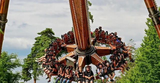 photo  papéa et ses plus de 30 attractions lanceront leur saison le 4 avril 2026.  &copy;  archives le maine libre - yvon loué 