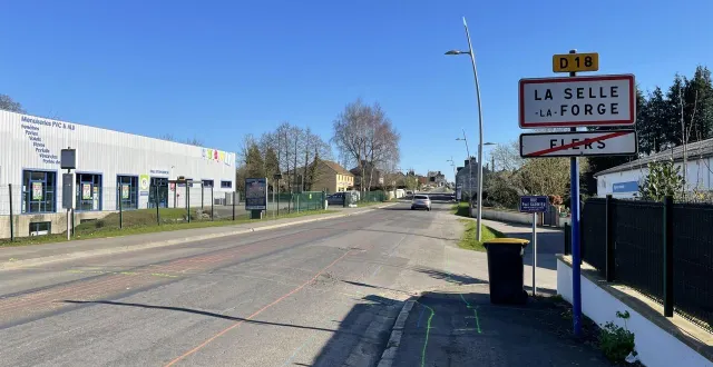 photo  près de neuf mois de travaux sont prévus pour aménager l’entrée de ville entre la selle-la-forge et flers.  &copy;  ouest-france 
