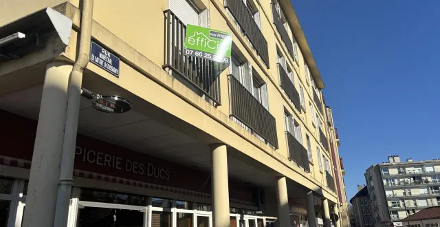 photo  l’accident s’est produit dans la rue du maréchal de lattre de tassigny, à alençon.  &copy;  ouest-france 