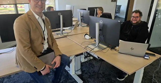 photo  nicolas charrier, directeur exécutif des opérations, dans les locaux de luminess à laval. l’entreprise emploie 200 personnes en mayenne.  &copy;  ouest-france 