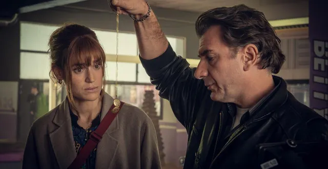 photo  constance gay et michaël youn de retour dans « flashback » saison 2.  &copy;  © fanny gaudin / itineraire prod 