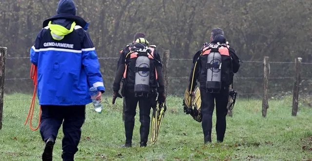 photo  des gendarmes terrestres ainsi que des plongeurs ont fouillé la zone, en vain.  &copy;  jérôme fouquet/archives ouest-france. 
