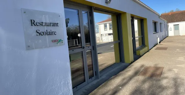 photo  le restaurant scolaire de coëx, géré par la commune, sert 300 repas chaque midi.  &copy;  ouest-france 