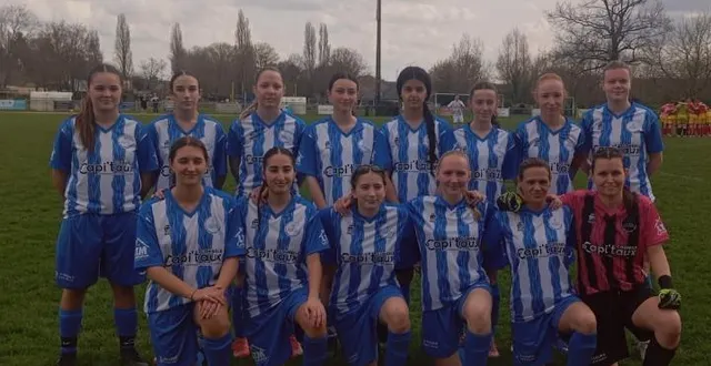 photo  l’équipe des seniors à 11, en tête du championnat.   &copy;  le maine libre 